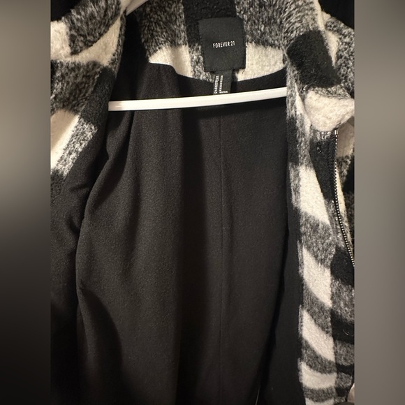 Women’s Plaid Coat Forever 21 size M - Picture 3 of 3